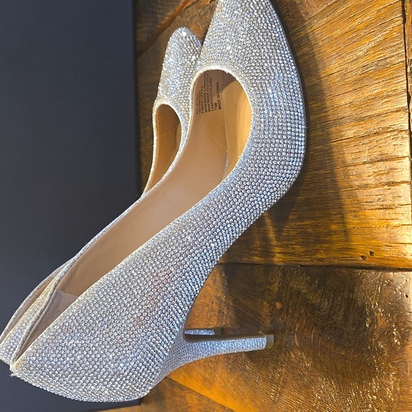 I.N.C. International Concepts Size 7.5 Zitah Embellished Pointed Toe Pumps - Picture 2 of 5